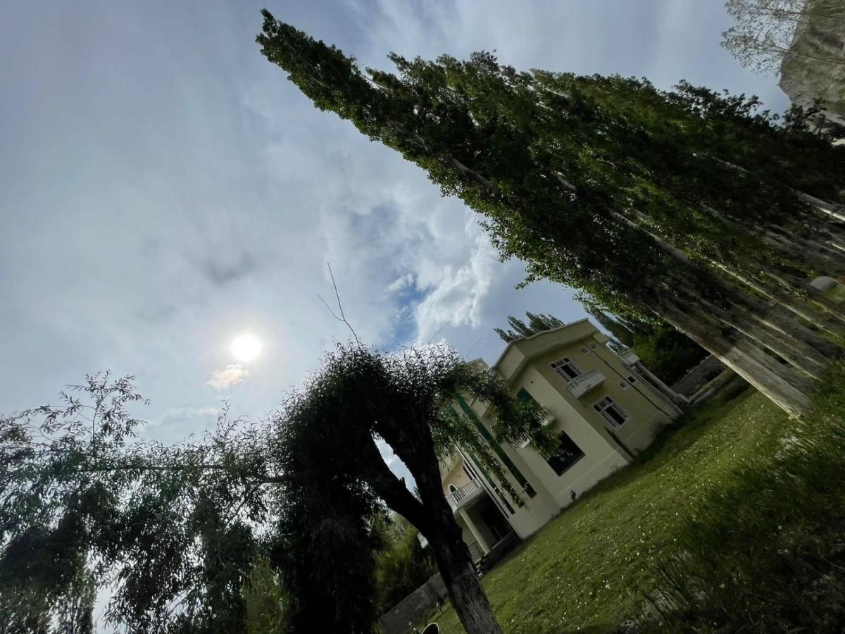 Skardu Saraye Hotel & Resort Dış mekan fotoğraf