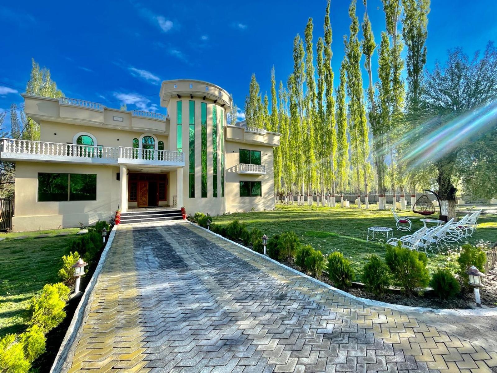 Skardu Saraye Hotel & Resort Dış mekan fotoğraf